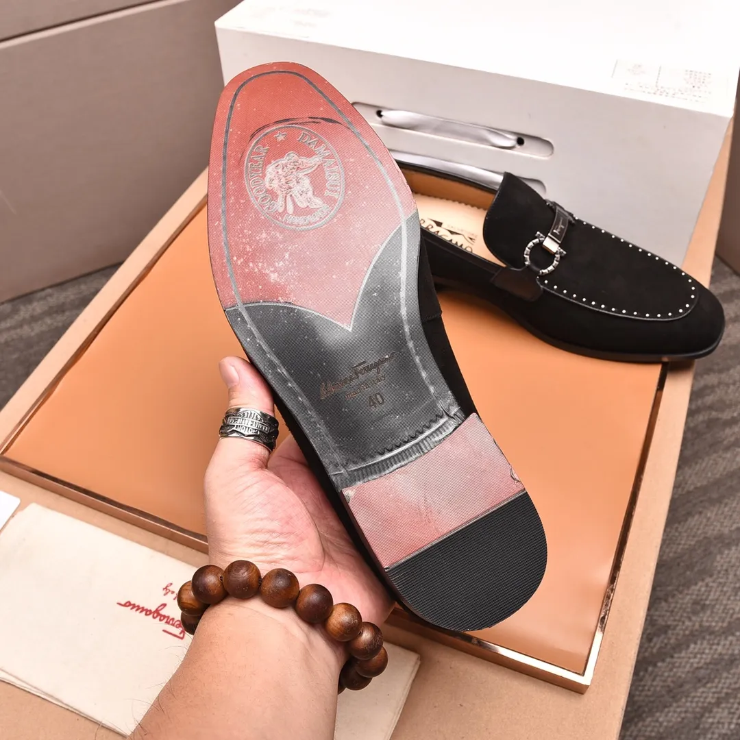 Men's shoes 💰540📛📛(water-dyed cowhide) Salvatore Ferragamo high-end (Salvatore Ferragamo) is the world's top luxury footwear brand. It comes from the fashion kingdom of Italy and is famous all over the world for its traditional handmade design and novel styles...🚶🏻🚶🏻New suit shoes are available simultaneously at the counter. This model is purely handmade. The fabric is imported from Italy's original first-layer cowhide. Soft water-dyed cowhide lining. Original authentic outsole🌀🌀Size: 38➖45